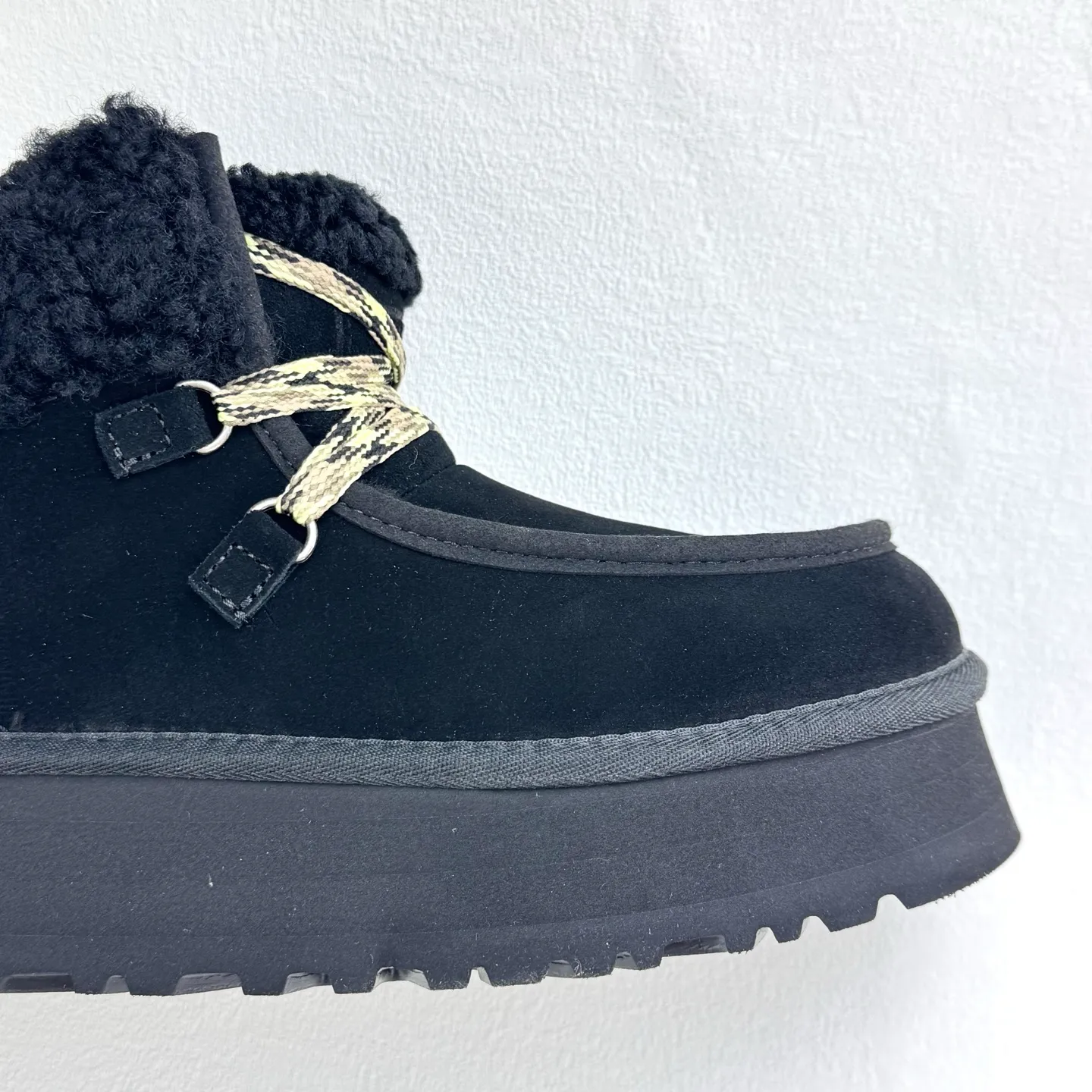 Self-pickup 💰560 Ugg Fukala lace-up boots 3954 The official website's main recommendation. A must-have for Maillard in autumn and winter. Every color matches well. The shape is super positive. The soles are increased by 3.8cm. Perfectly modifying the leg shape. Simple and elegant style. Must be arranged! size：35-40